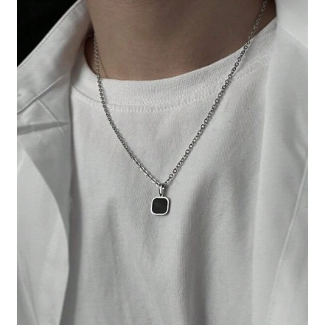 Moška verižica s črnim obeskom – nerjaveče jeklo