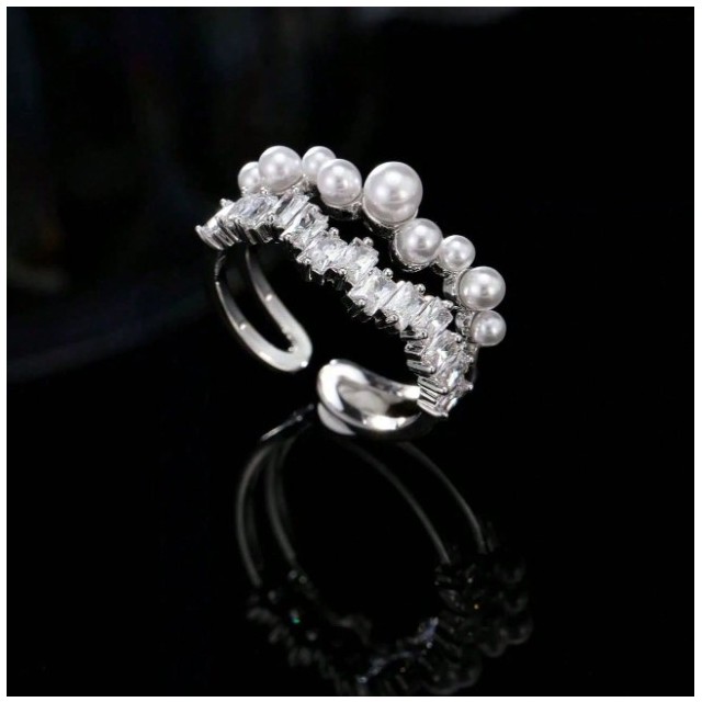 Nastavljiv prstan s perlami in kristali – eleganten srebrni ali zlat dizajn