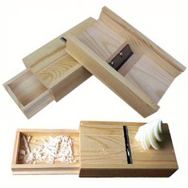 Ročni leseni rezalnik za sveče in mila