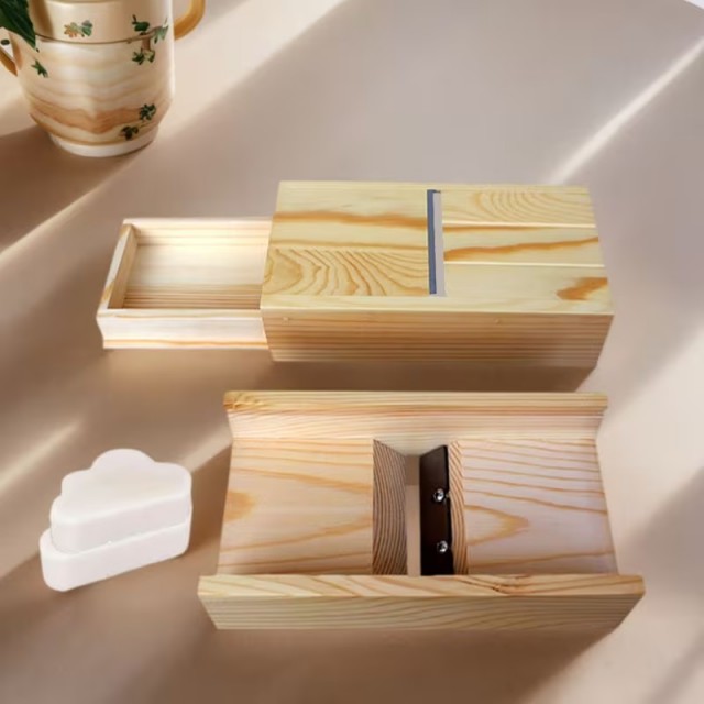 Ročni leseni rezalnik za sveče in mila