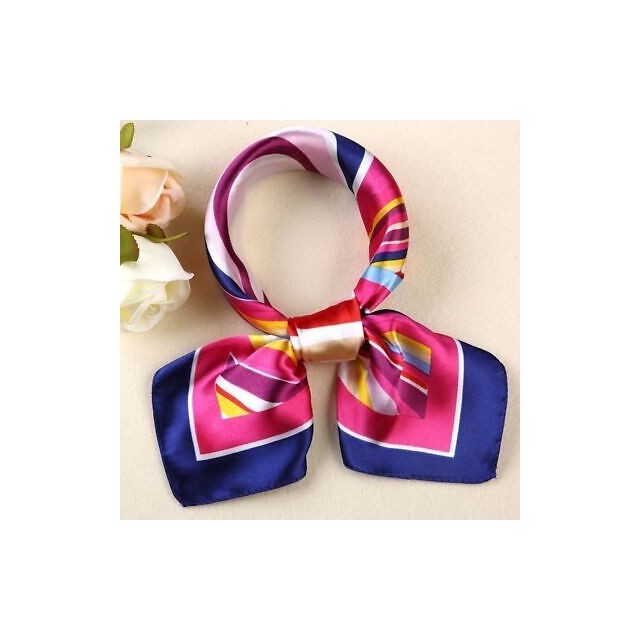 Elegantna kvadratna ruta s pisanim geo potiskom