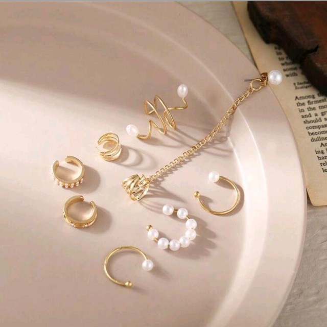 8 delni set uhanov v zlati barvi 