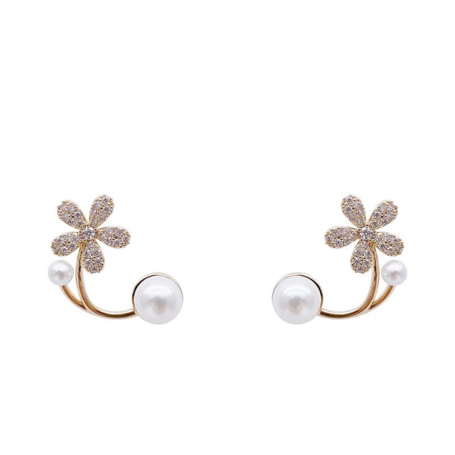 Uhani v zlati barvi z rožico in perlico