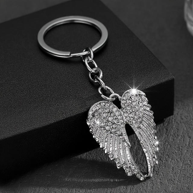 Obesek za ključe z bleščečimi krili