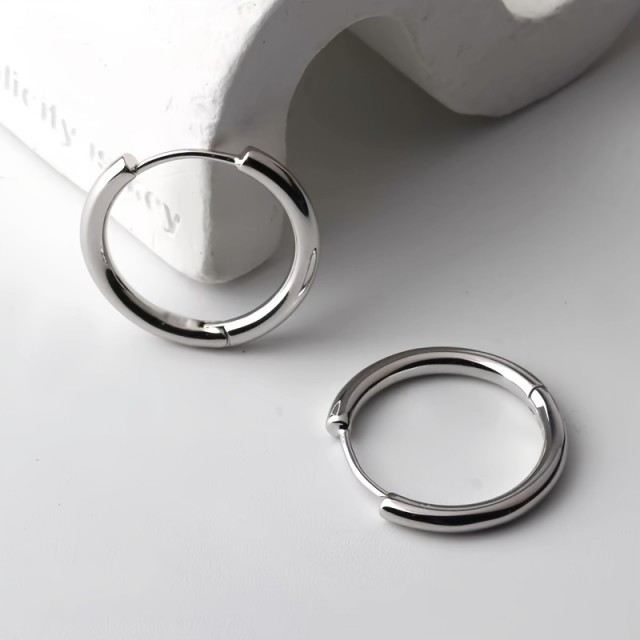 1 par moških modnih okroglih uhanov