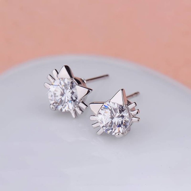 Uhančki mucka srebrne barve