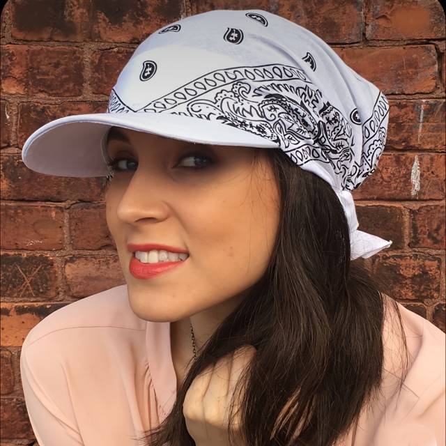 2-v-1 vsestranska kapa z ruto 3 barve