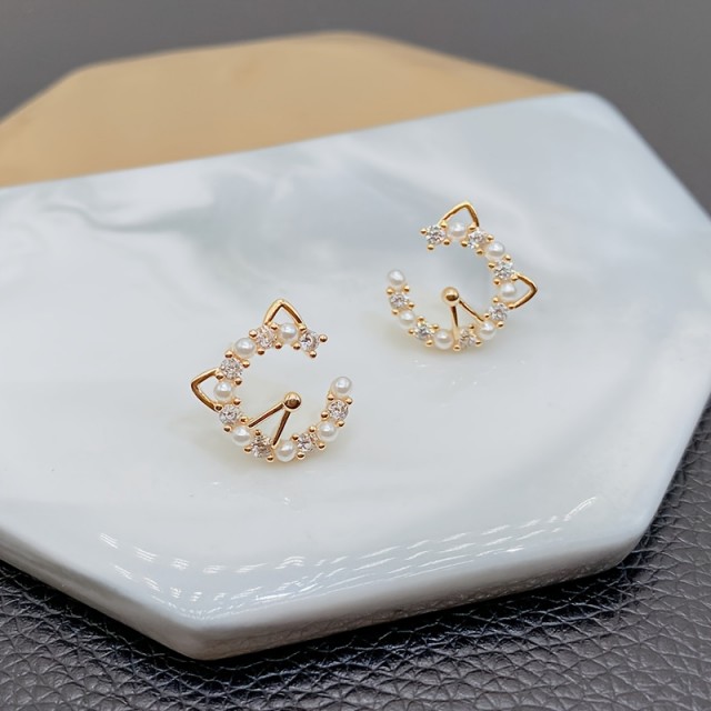 Prikupni uhani v obliki mačje glave