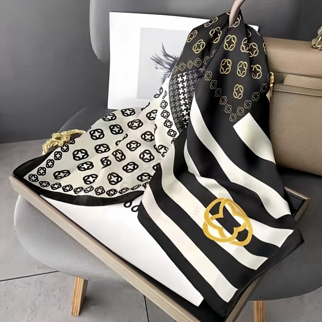 Elegantna ženska ruta črno-bela z vintage navdihom