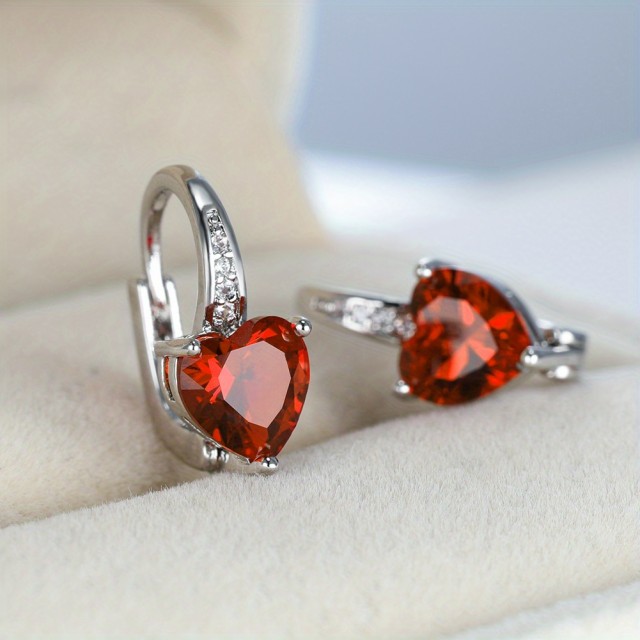 Elegantni rdeči uhani v obliki srca 