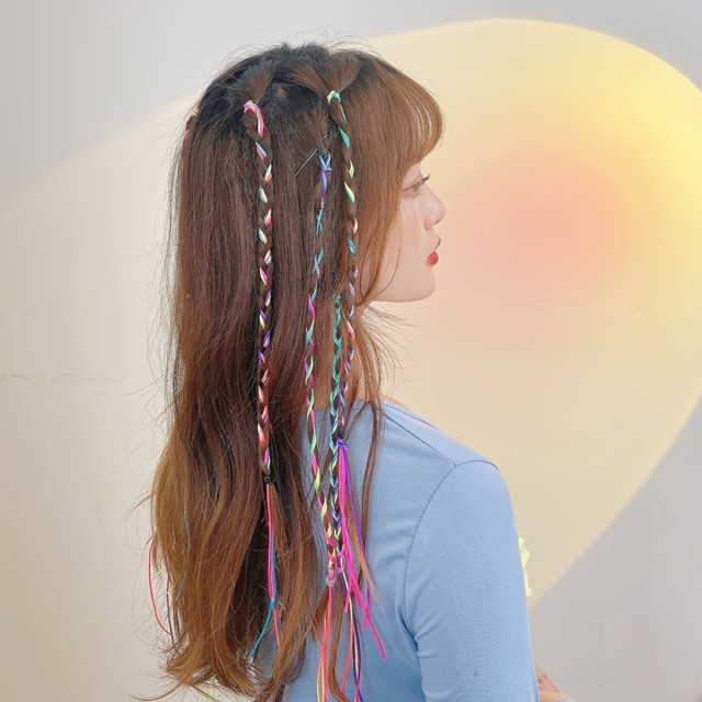 18 kosov živahnih vsebarvnih lasnih podaljškov s sponkami 