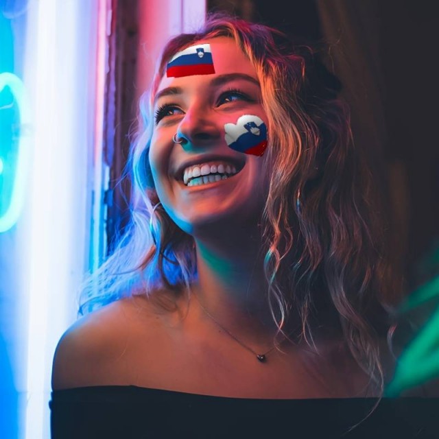 Komplet 3 navijaških vodoodpornih nalepk z zastavo Slovenije