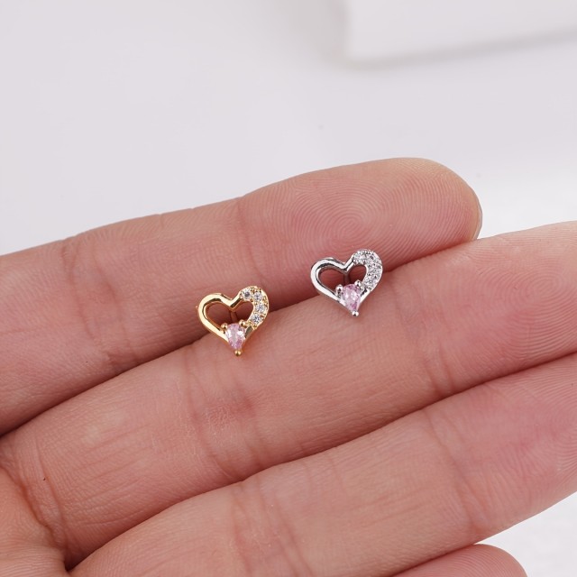 Piercing za nos srebrne barve srce