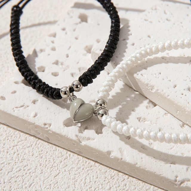 Komplet 2 zapestnic z magnetkom svetijo v temi