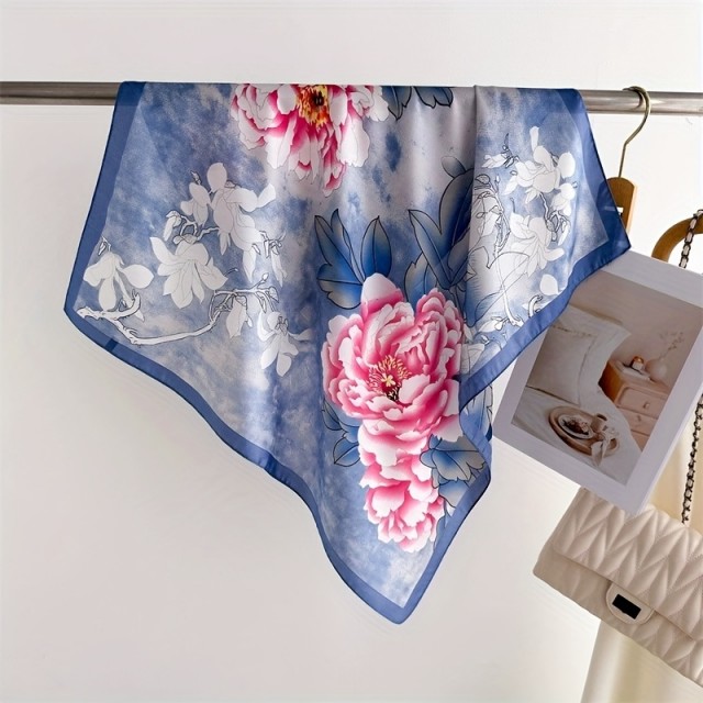 Elegantna ženska ruta v mdoro roza barvi z rožami