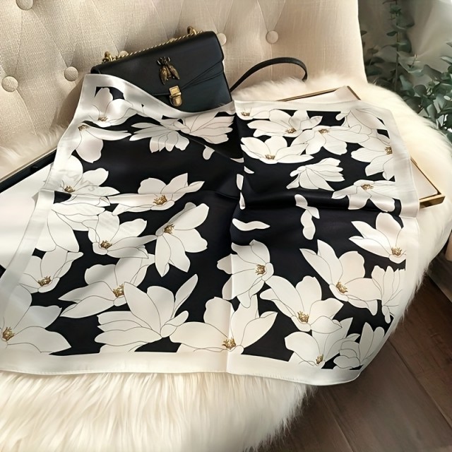  Elegantna cvetlična črno-bela rutka