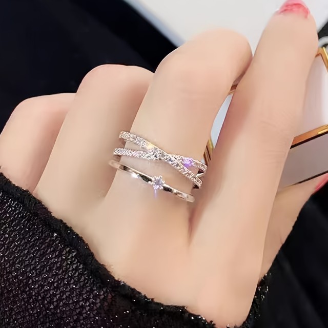 Ženski prilagodljiv prstan v srebrni barvi