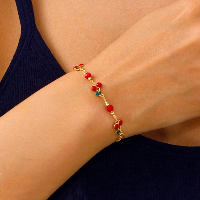 Trendna zapestnica s češnjicami