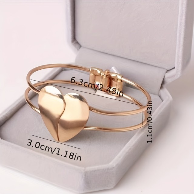 Šik zapestnica v zlati barvi s srcem