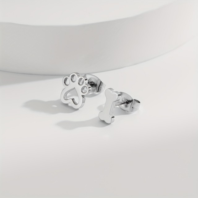 Prikupni vtični uhani s tačko in kostjo 