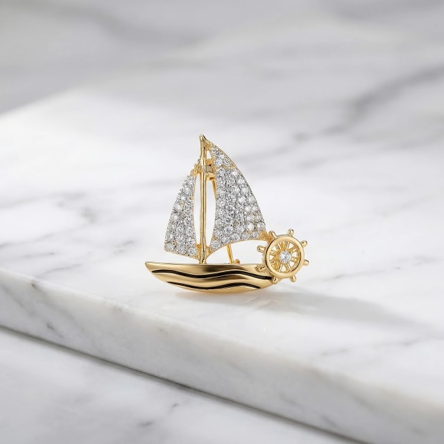 Elegantna broška z ladjico zlate barve