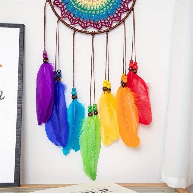 Kvačkan lovilec sanj z mavričnimi barvami