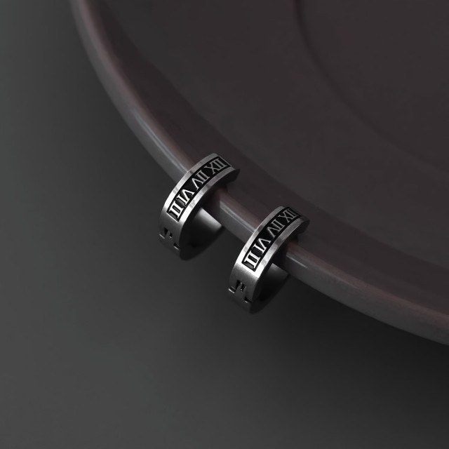 Moški okrogli uhani z rimskimi številkami