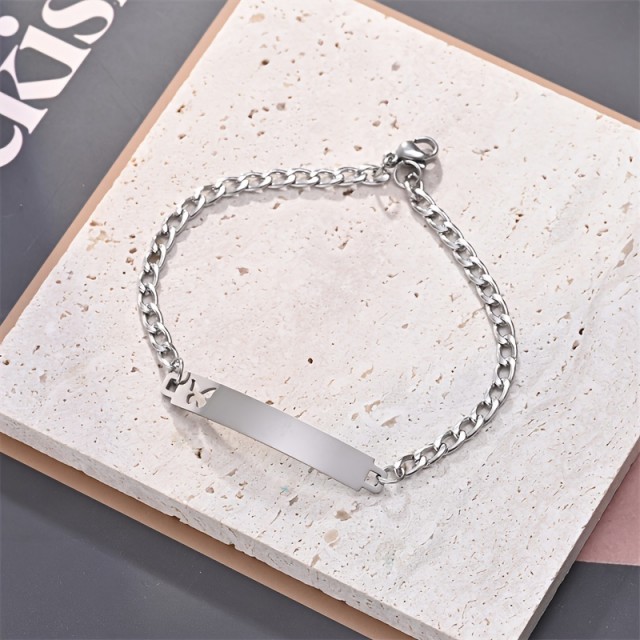 Personalizirana zapestnica z izrezanim metuljčkom in gravuro po želji