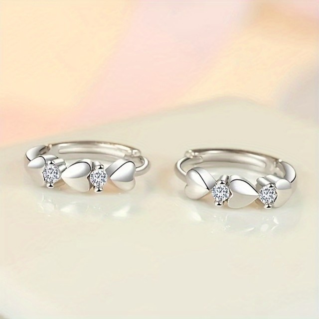 Par elegantnih okroglih ženskih minimalističnih uhanov