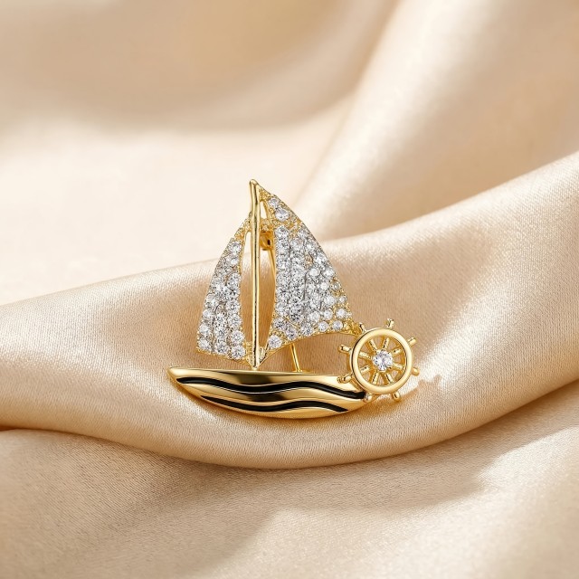 Elegantna broška z ladjico zlate barve