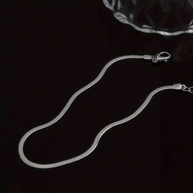 Elegantna zapestnica za nogo kačji vzorec