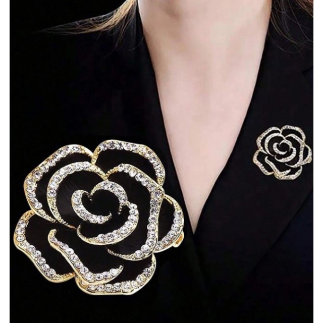 Elegantna broška v obliki vrtnice črne barve