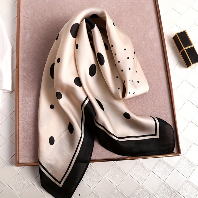 Elegantna ženska rjava ruta s pikami 