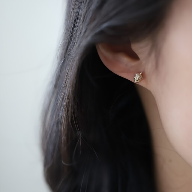 Prikupni mini uhančki v obliki želoda