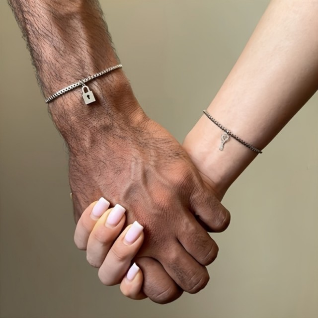 Komplet 2 zapestnic za pare s ključavnico in ključkom