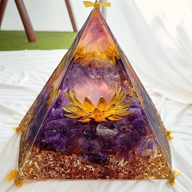  Piramida iz orgonita z ametistom 