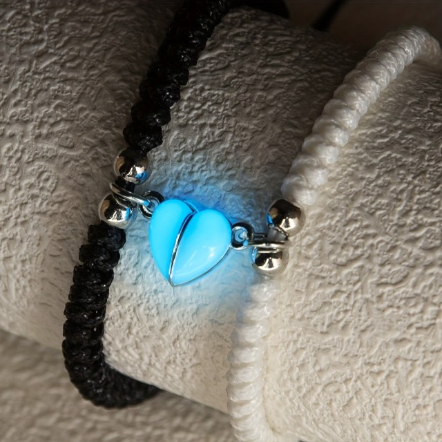 Komplet 2 zapestnic z magnetkom svetijo v temi