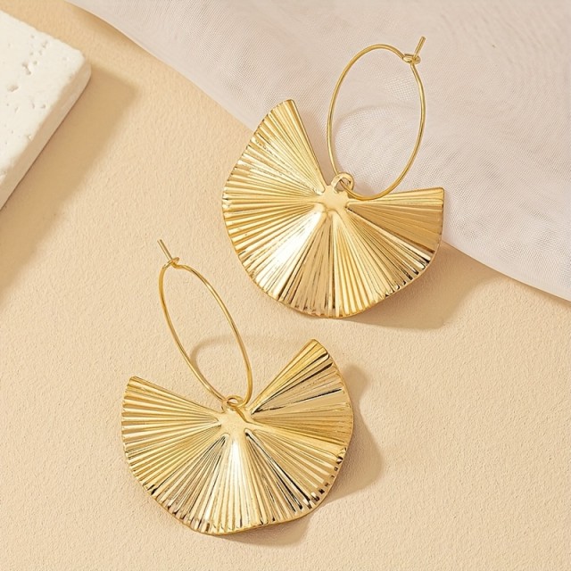 Elegantni boho uhani v zlati barvi