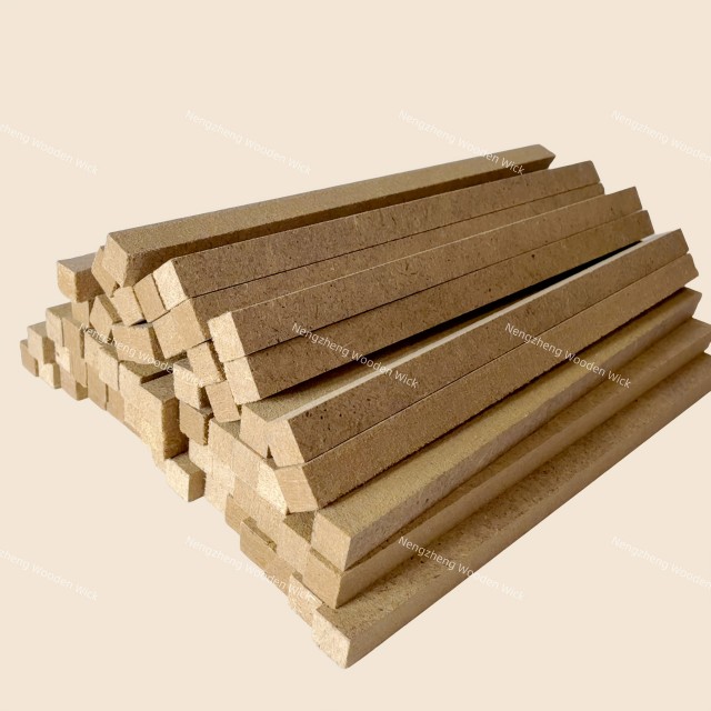 Komplet 10 lesenih stenjev s kovinskimi nosilci