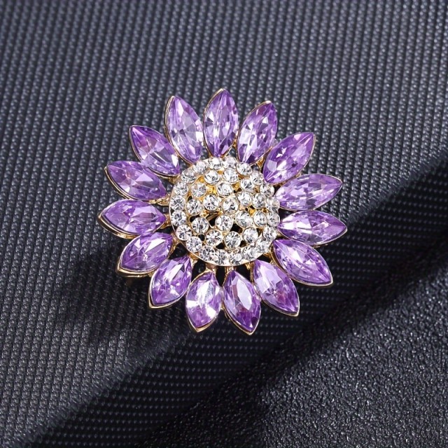 Čudovita ženska broška z vijola rožo