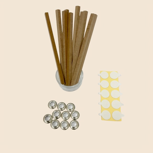 Komplet 10 lesenih stenjev s kovinskimi nosilci