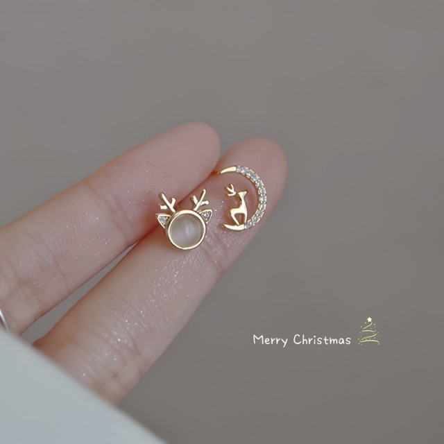 Prisrčni mini uhančki z jelenčkom