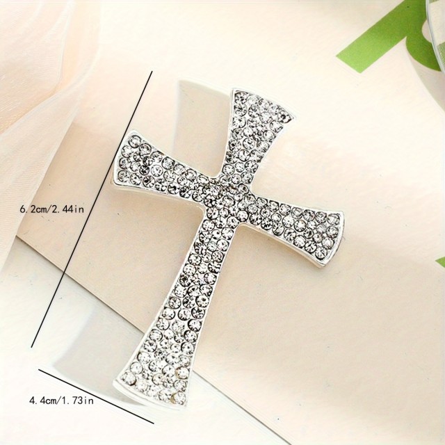 Elegantna broška v obliki križa srebrne barve 