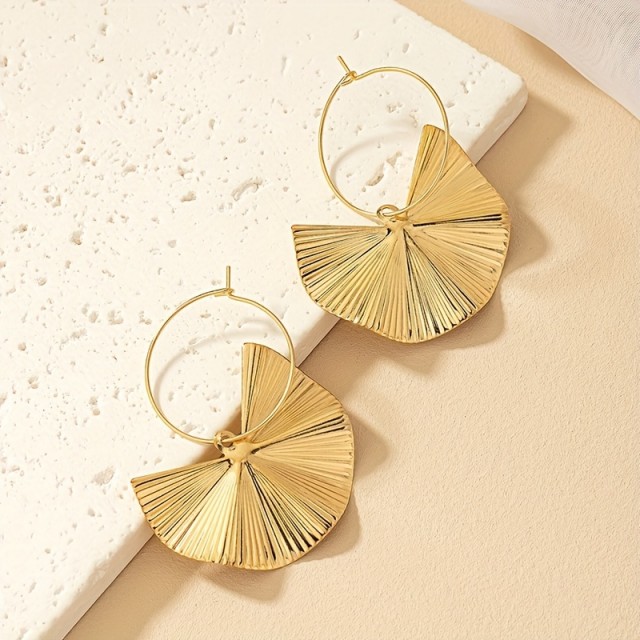 Elegantni boho uhani v zlati barvi