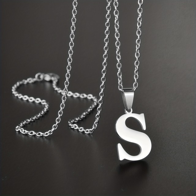 Ogrlica iz nerjavečega jekla z inicialko 