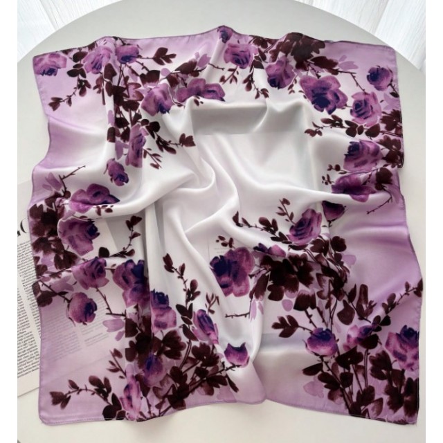 Elegantna ženska ruta z vijola cvetličnim potiskom