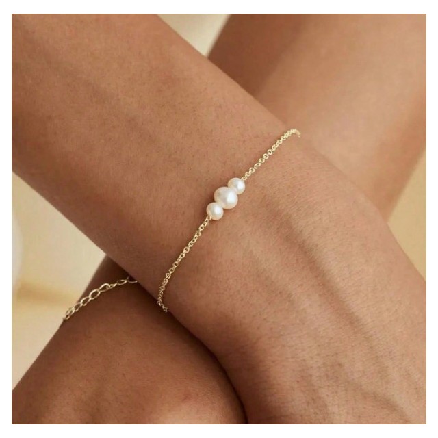 Zapestnica v elegantnem stilu s tremi perlicami