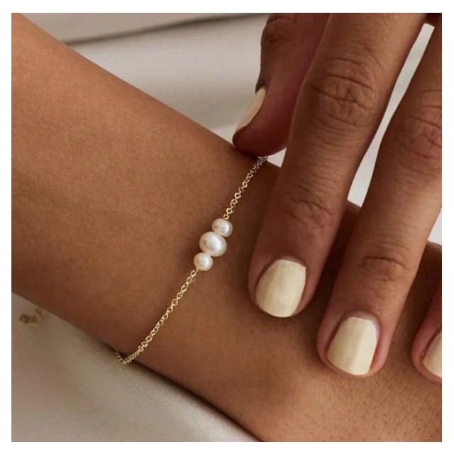 Zapestnica v elegantnem stilu s tremi perlicami