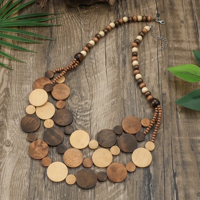 Elegantna jesenska ogrlica z lesenimi krogi