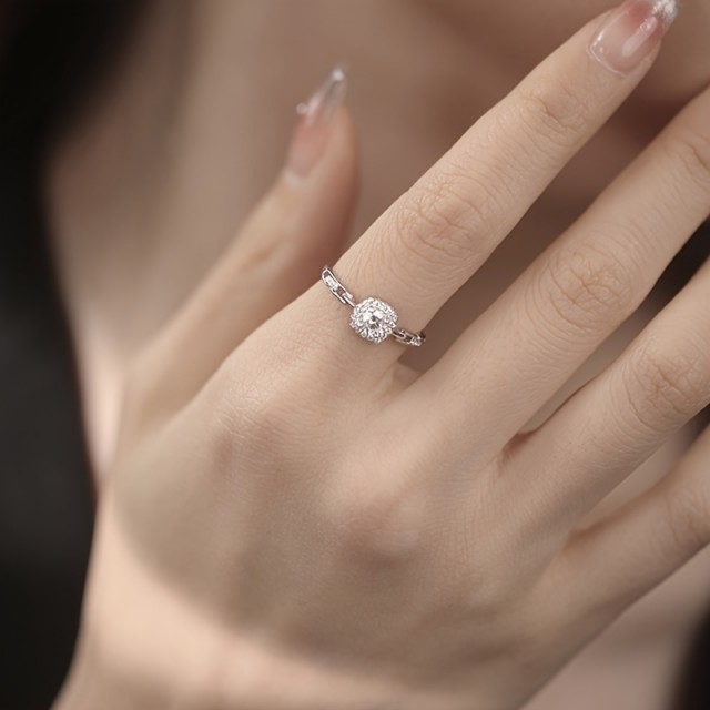 Ženski nastavljiv prstan s cirkonom